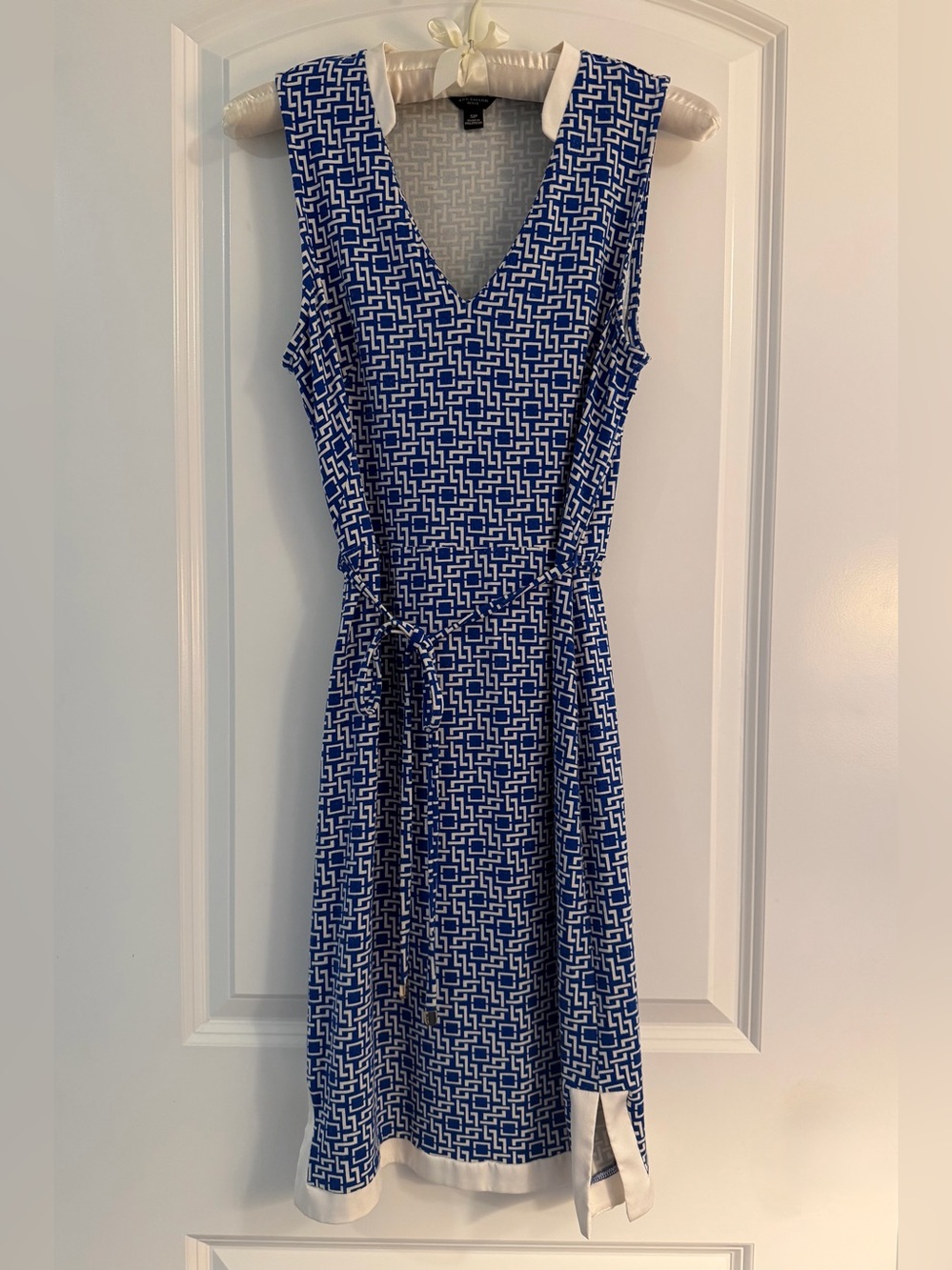 Sleeveless Blue Geometric V-Neck Dress